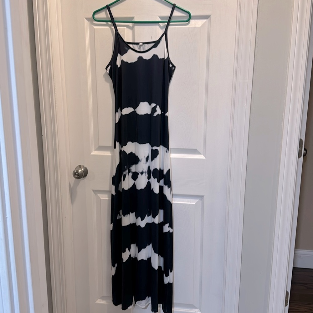 Blue and white stripe pattern maxi dress size small